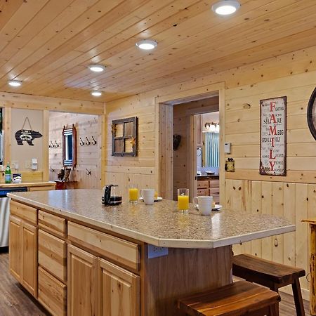 Huckleberry Hollow By Kabino Hot Tub Firepit Ps2 Satellite Grill Wifi Golf Course Island Park Buitenkant foto