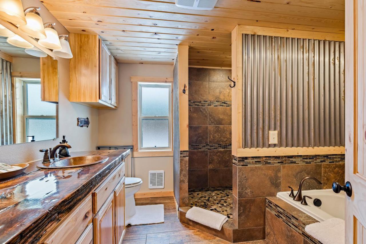 Huckleberry Hollow By Kabino Hot Tub Firepit Ps2 Satellite Grill Wifi Golf Course Island Park Buitenkant foto