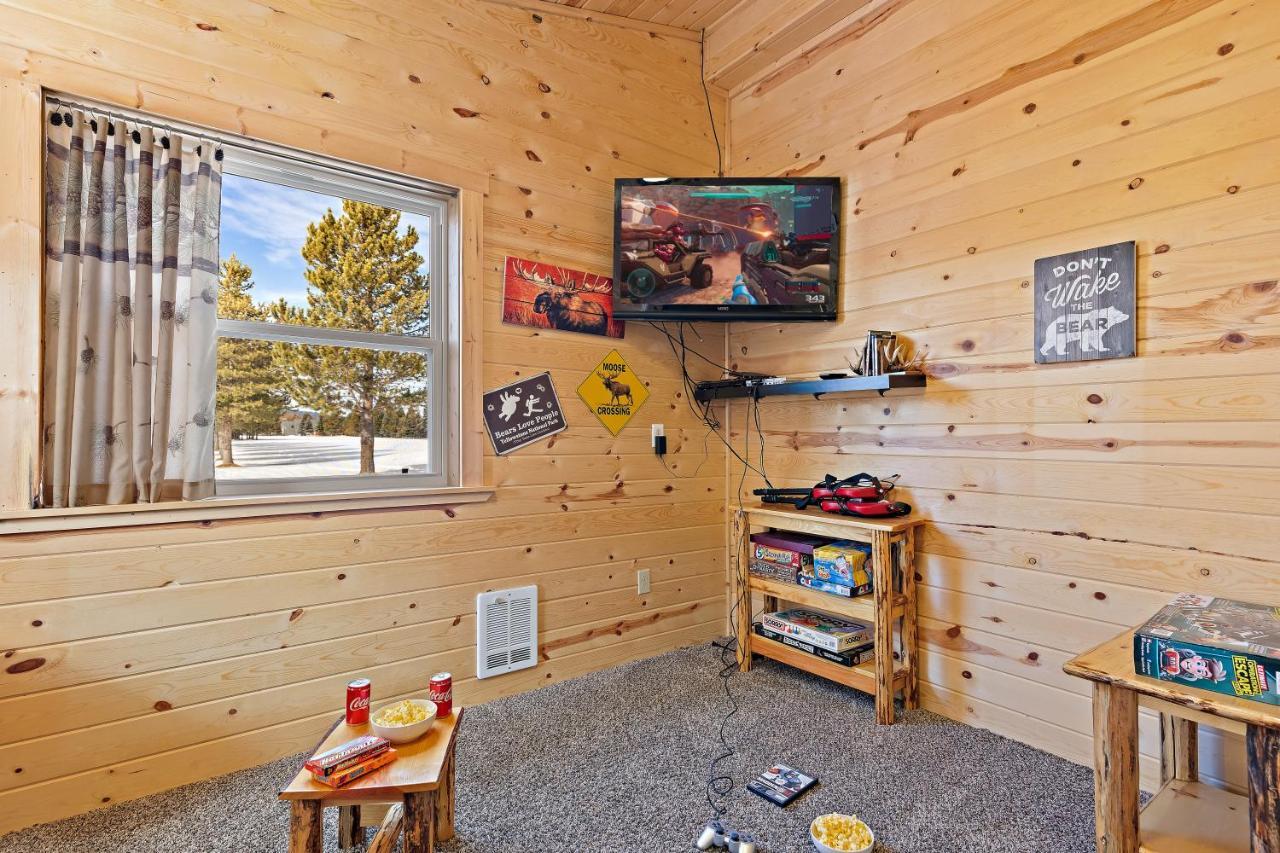 Huckleberry Hollow By Kabino Hot Tub Firepit Ps2 Satellite Grill Wifi Golf Course Island Park Buitenkant foto